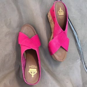 Casual fuchsia wedge sandals